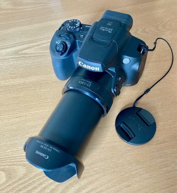 Canon PowerShot SX70 HS 本体と付属品