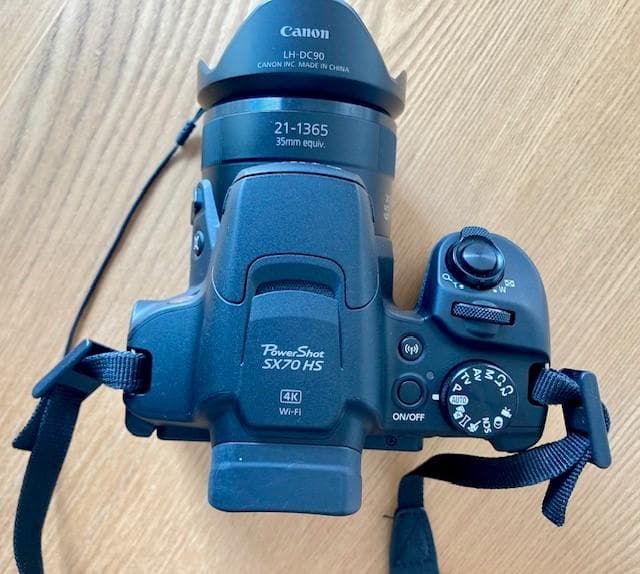 Canon PowerShot SX70 HS 本体と付属品