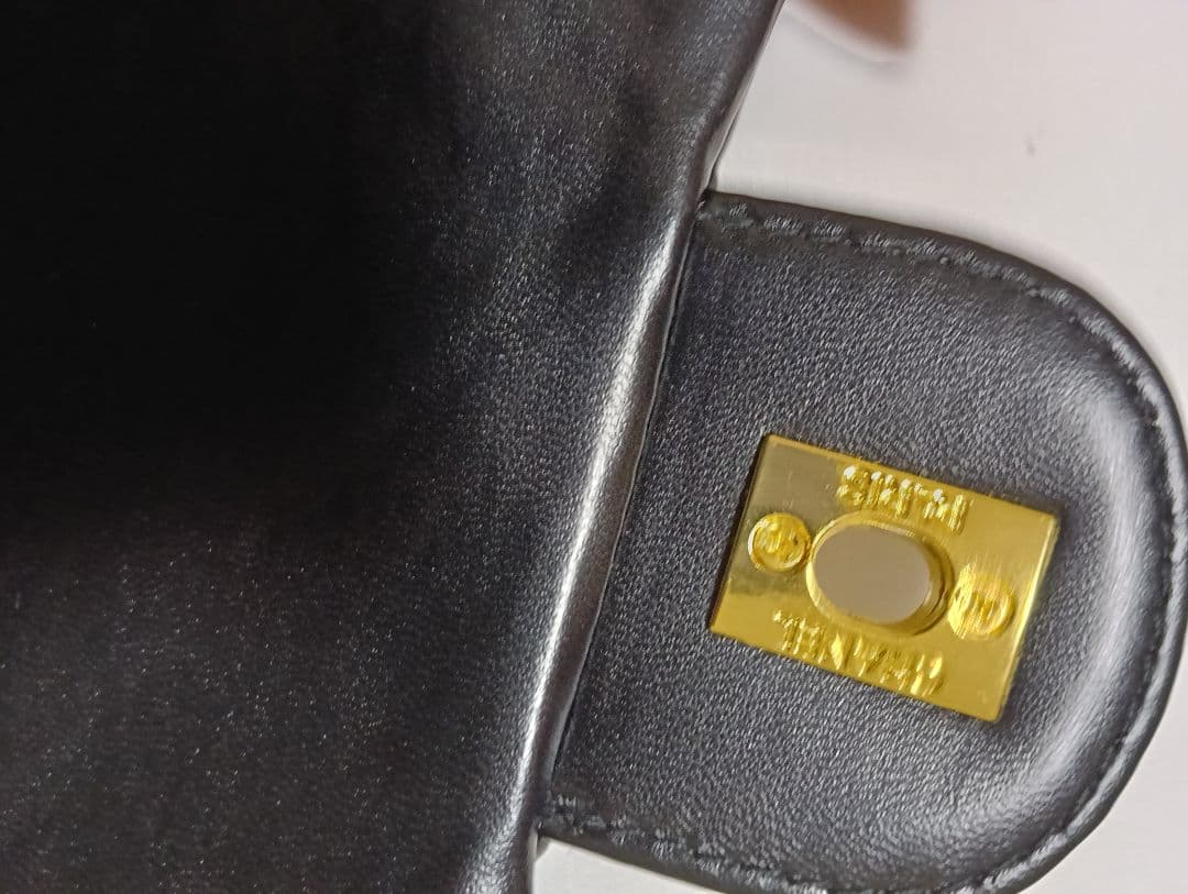 CHANEL ブラックレザー バッグ