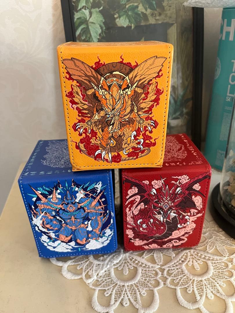 遊戯王　ディスプレイ付き　デッキケース　ラーの翼神龍　オシリス　オベリスク　神