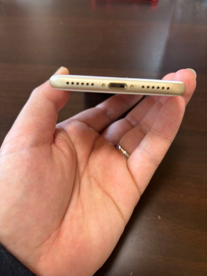 iPhone7 本体 SIMロック有り