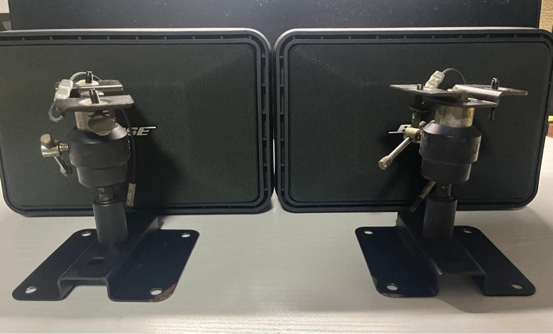 【美品】Bose 101MM ブラケット付き　おまけ付き　連番