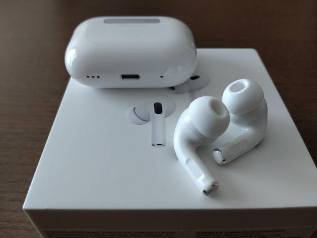 【美品】AirPods Pro2 本体と純正本革ケース付き