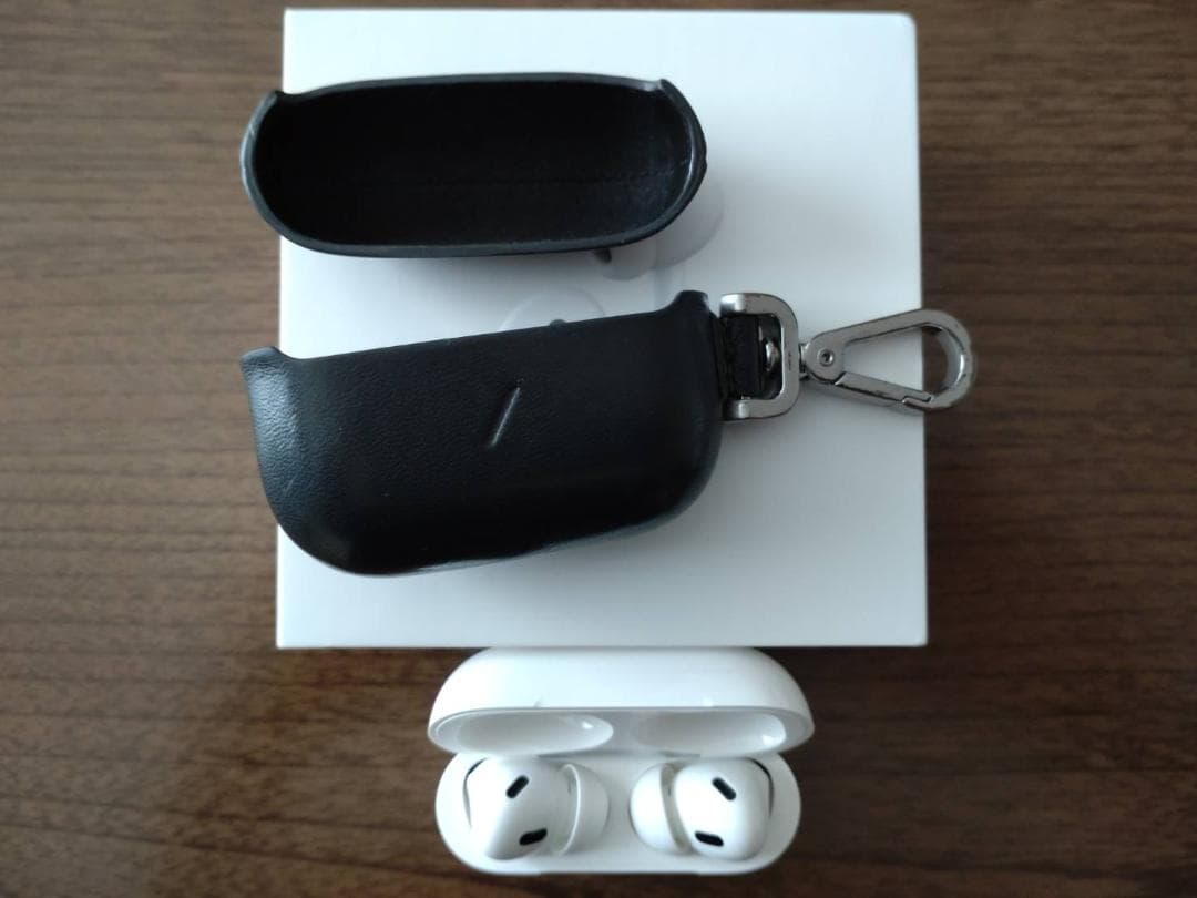 【美品】AirPods Pro2 本体と純正本革ケース付き