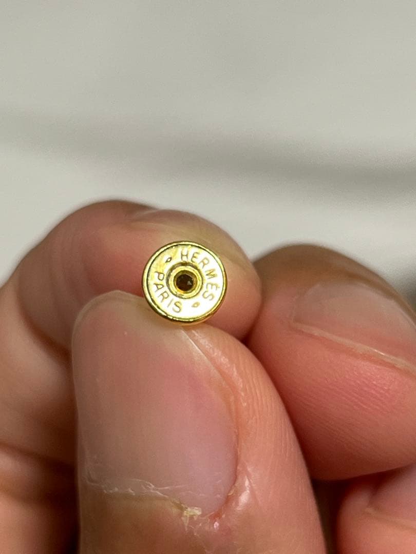 エルメス　H型デザイン 黒と金の片耳用ピアス