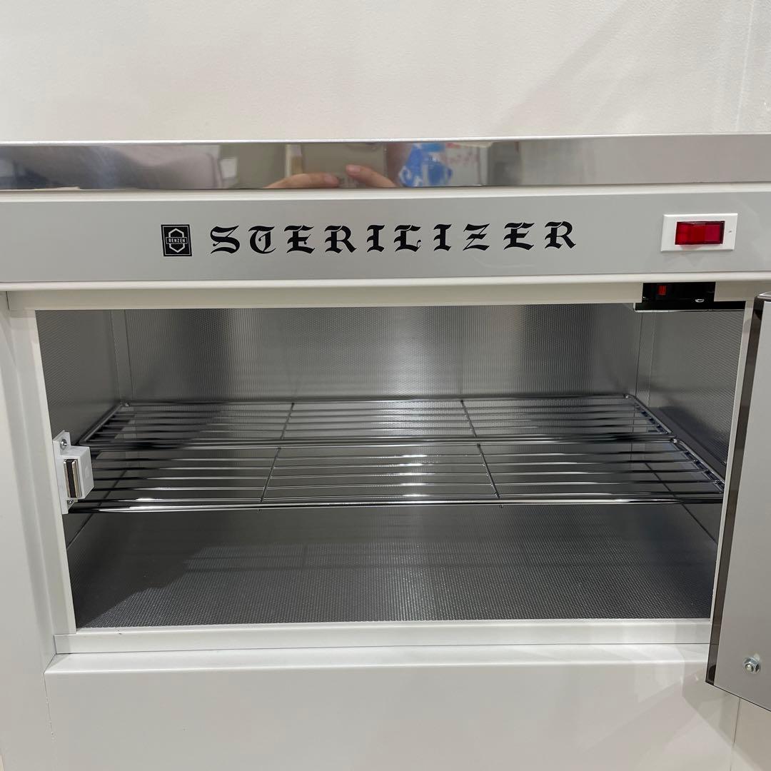 殺菌灯付保管庫　殺菌庫