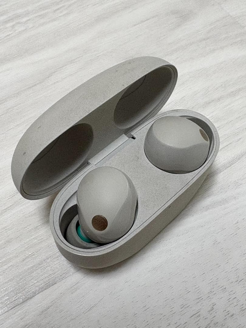 SONY ワイヤレスノイズキャンセリングイヤホン WF-1000XM5 シルバー