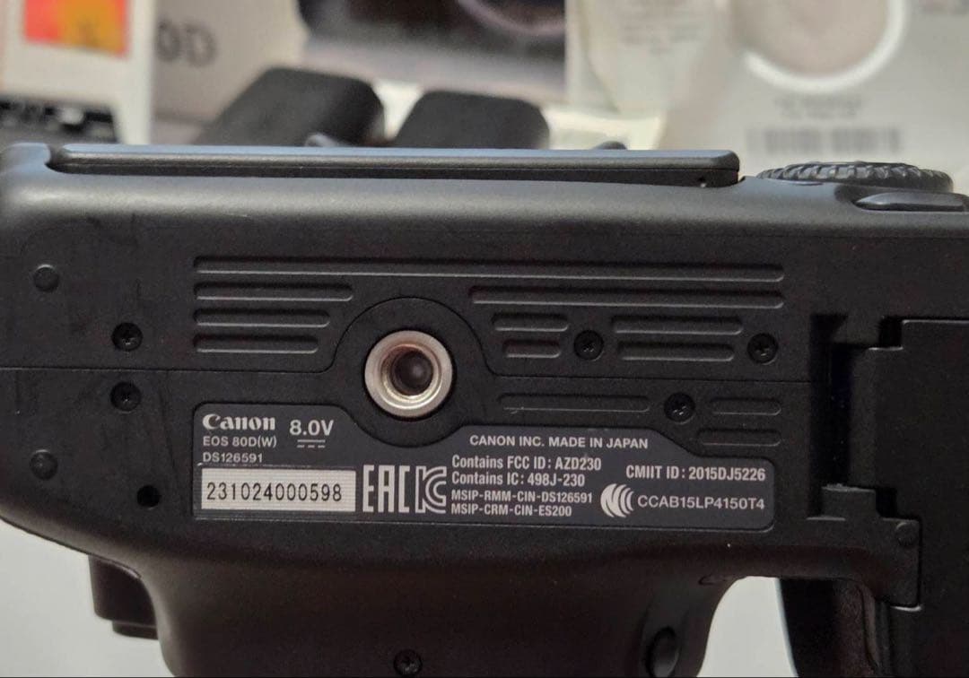 [美品] Canon EOS 80D ボディ　予備バッテリー付き