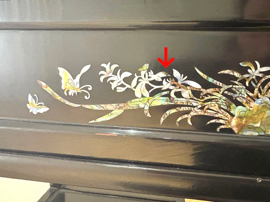 螺鈿細工の飾り棚　黒色　茶箪笥　花鳥の絵柄　段違い　和風　希少