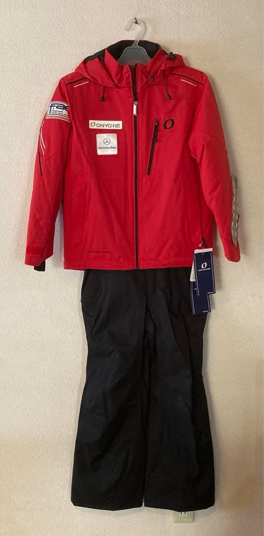 オンヨネ　定価22,000円　ジュニアスキーウェア　150センチ