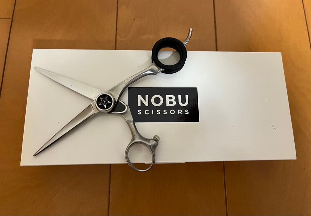 カリスマ美容師 ノブ トギノンコラボシザー