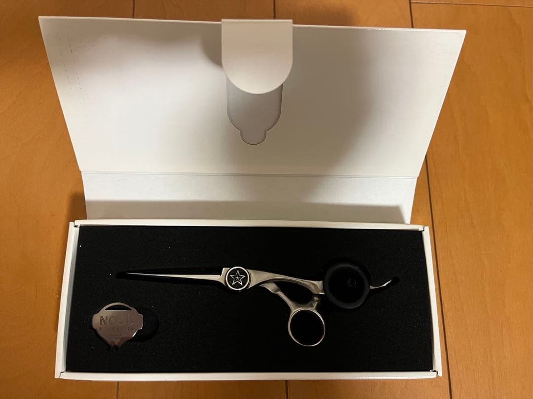 カリスマ美容師 ノブ トギノンコラボシザー