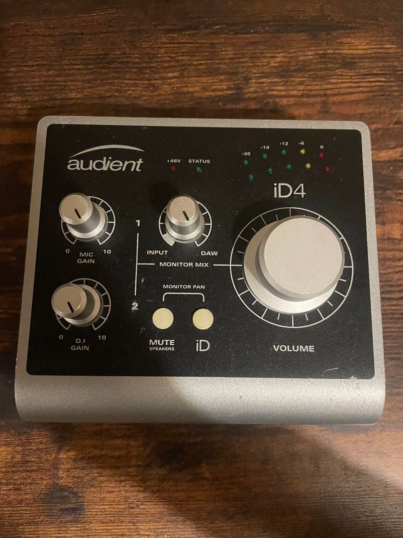 iD4 Audient 英国デザイン オーディオ インターフェイス