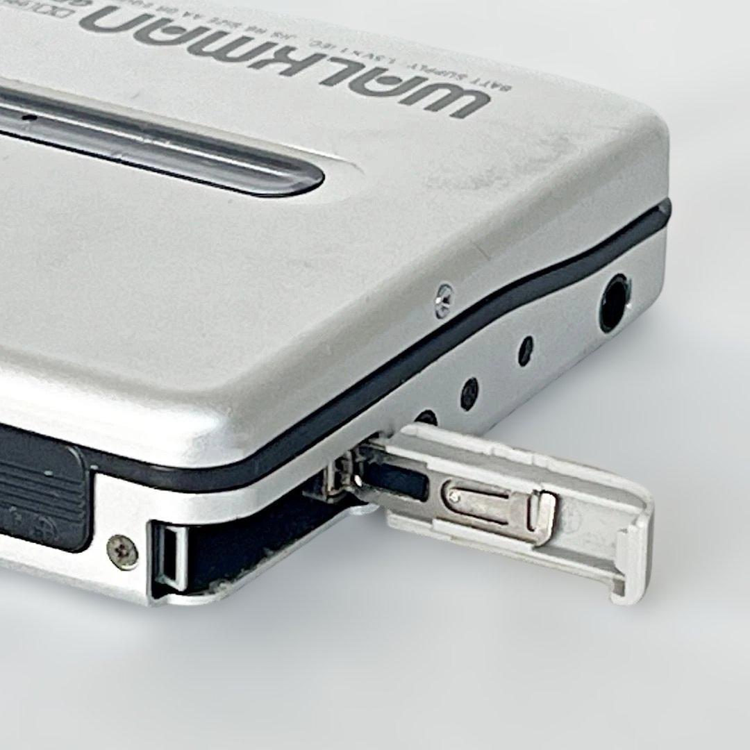 通電OK　SONY WM-EX677　シルバー　ウォークマン　ソニー　ジャンク