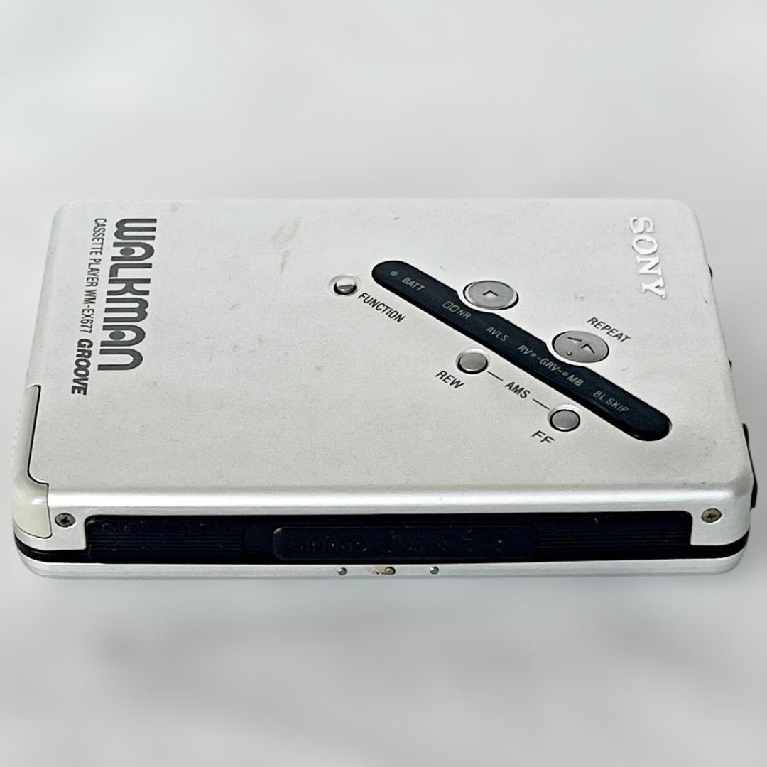 通電OK　SONY WM-EX677　シルバー　ウォークマン　ソニー　ジャンク