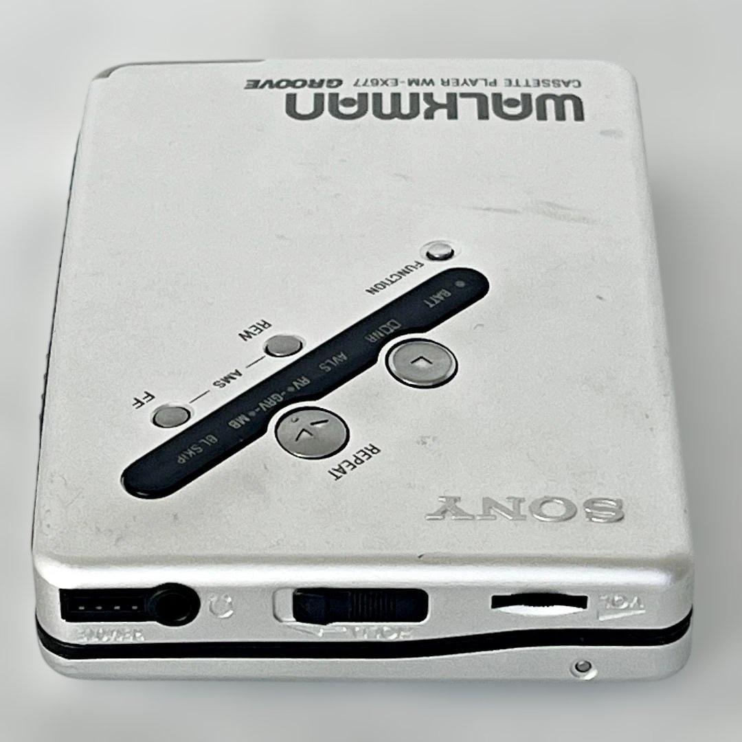 通電OK　SONY WM-EX677　シルバー　ウォークマン　ソニー　ジャンク