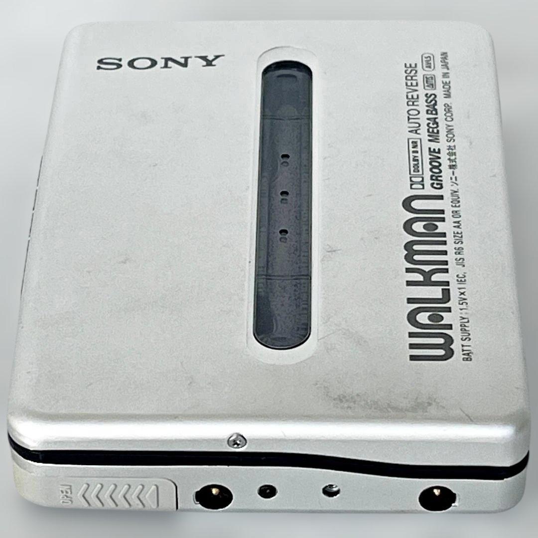 通電OK　SONY WM-EX677　シルバー　ウォークマン　ソニー　ジャンク