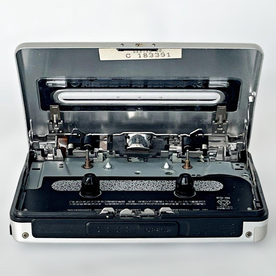 通電OK　SONY WM-EX677　シルバー　ウォークマン　ソニー　ジャンク