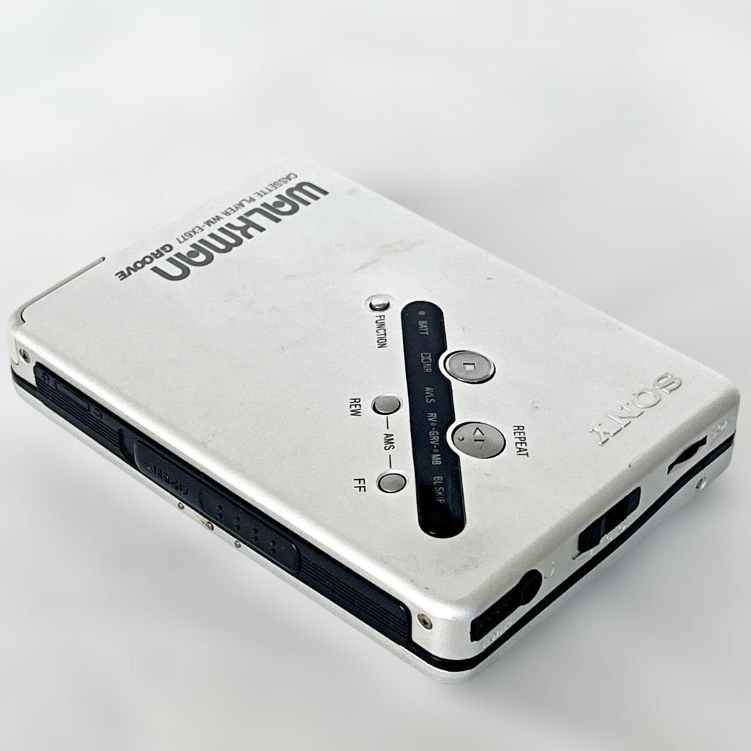 通電OK　SONY WM-EX677　シルバー　ウォークマン　ソニー　ジャンク