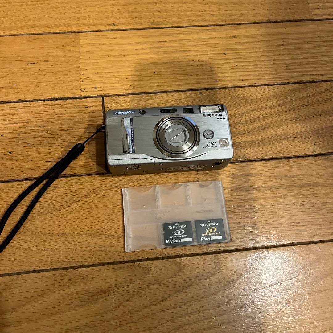 Fujifilm FinePix F200 シルバー　XDカード付き