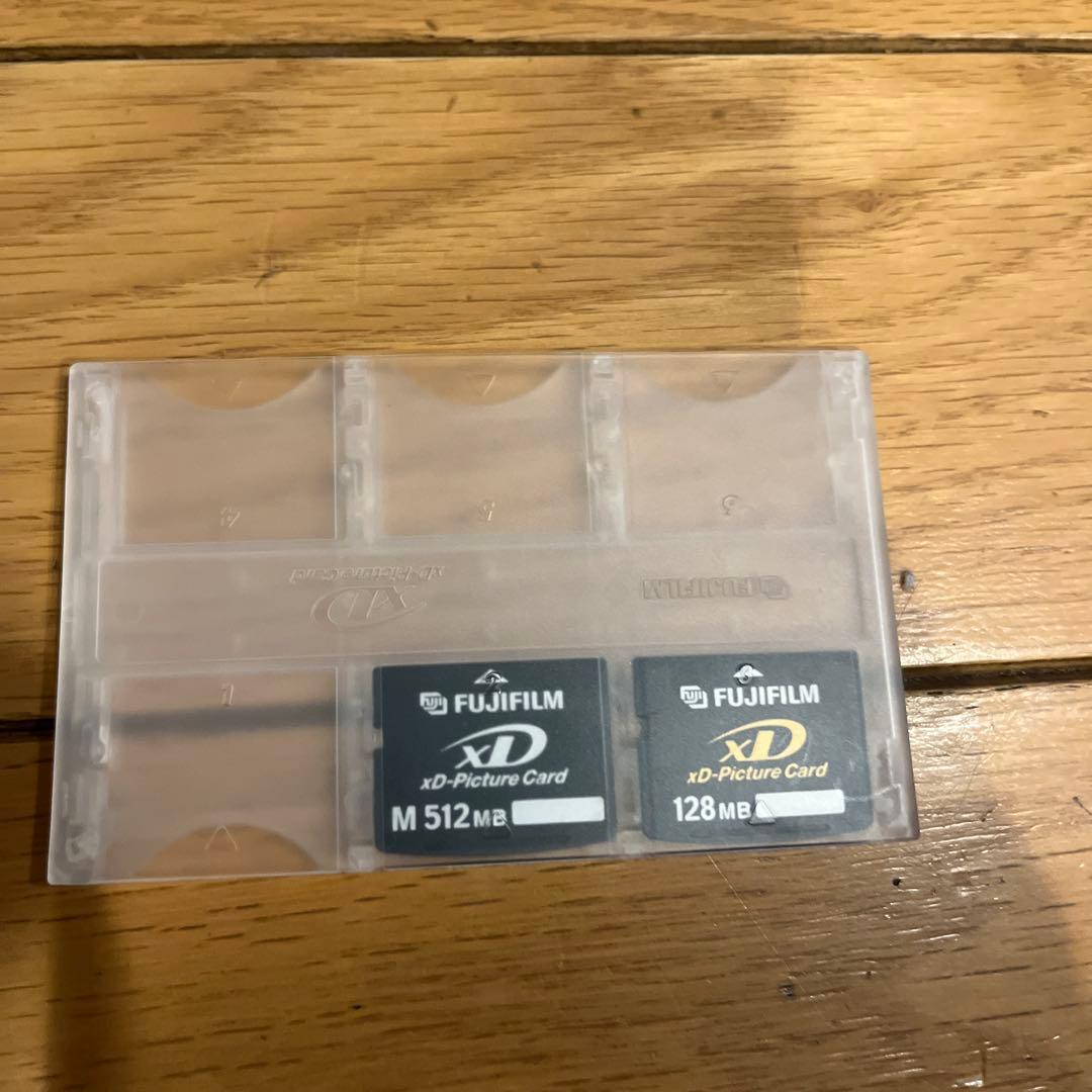 Fujifilm FinePix F200 シルバー　XDカード付き