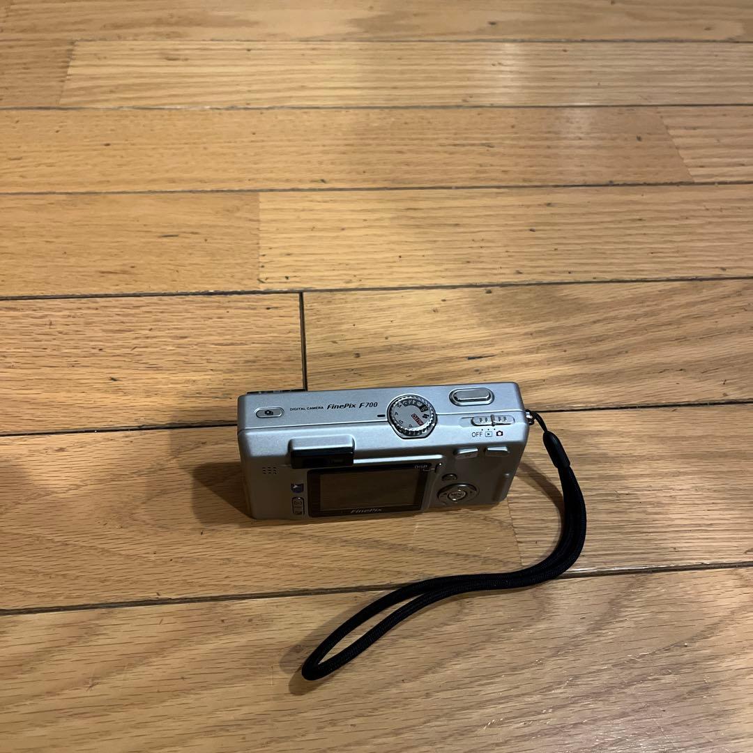 Fujifilm FinePix F200 シルバー　XDカード付き