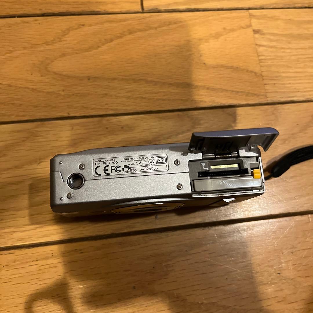 Fujifilm FinePix F200 シルバー　XDカード付き