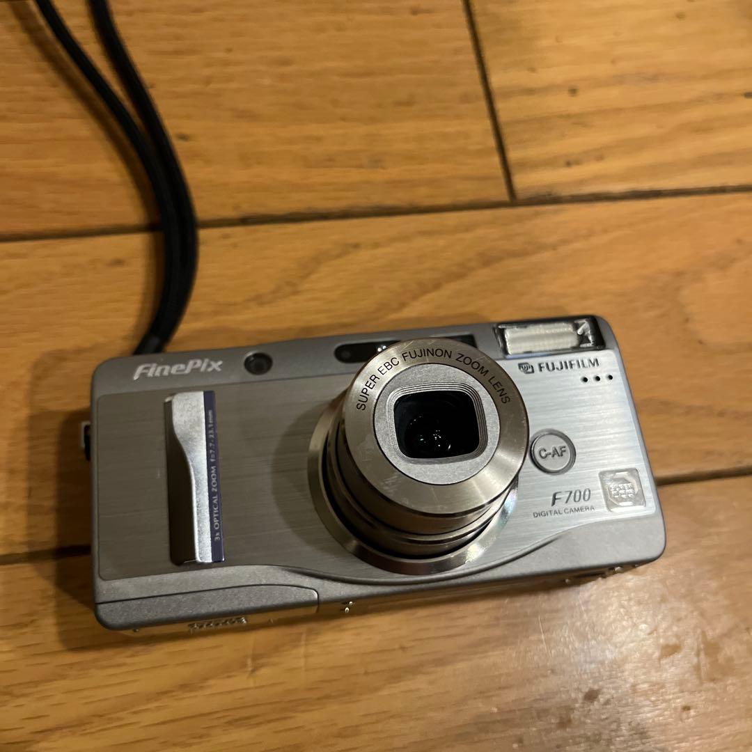 Fujifilm FinePix F200 シルバー　XDカード付き