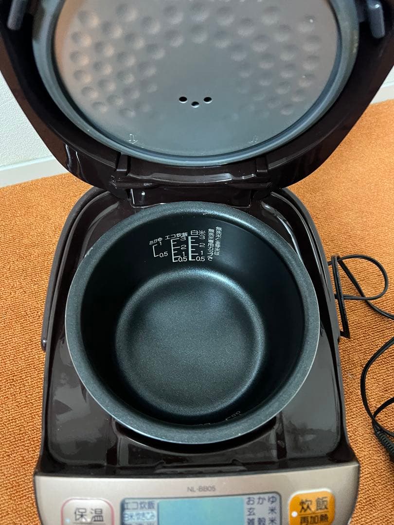 美品 ZOJIRUSHIマイコン式炊飯器・炊飯器・炊飯ジャー・極め炊き・3合炊き
