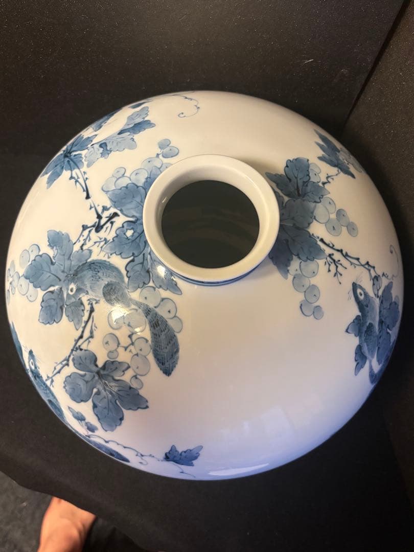 大人気　32cm井上萬二「染付 栗鼠文 壷」名品 人間国宝 白磁巨匠 旭日中綬章