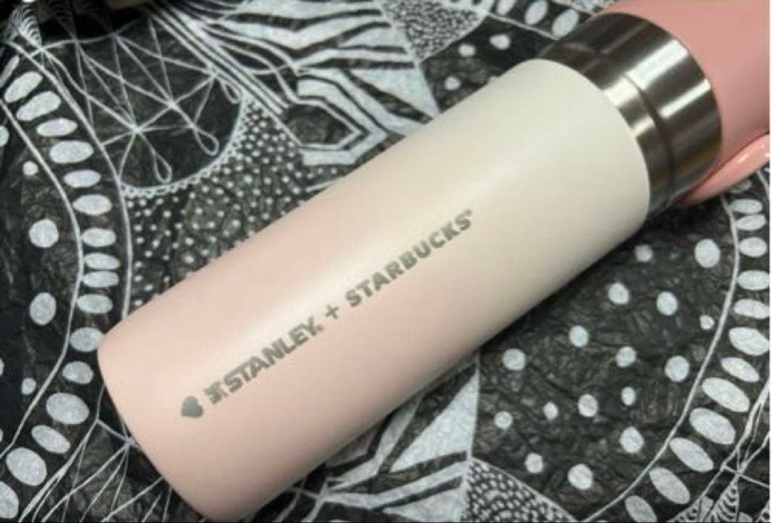 韓国　スタババレンタイン　スタンレー保温瓶　ステンレスタンブラー