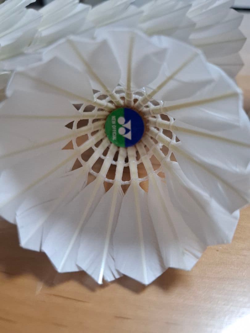 YONEX 美品セミシャトル ニューオフィシャル1箱４番手