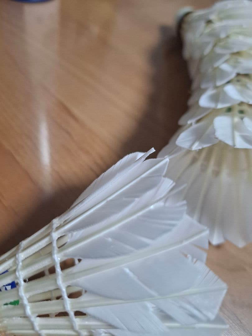 YONEX 美品セミシャトル ニューオフィシャル1箱４番手