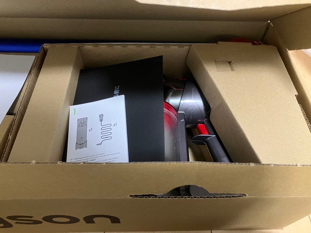 Dyson V8 slim fluffy セット　※1/17中限り値引き金額