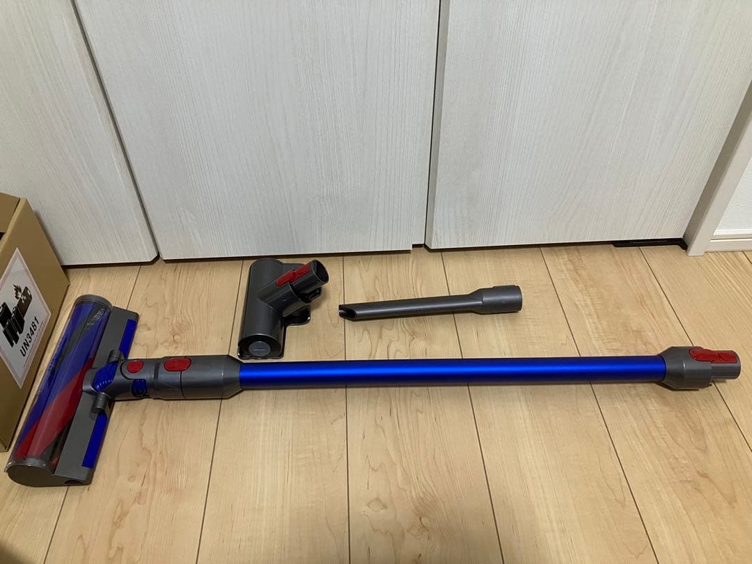 Dyson V8 slim fluffy セット　※1/17中限り値引き金額