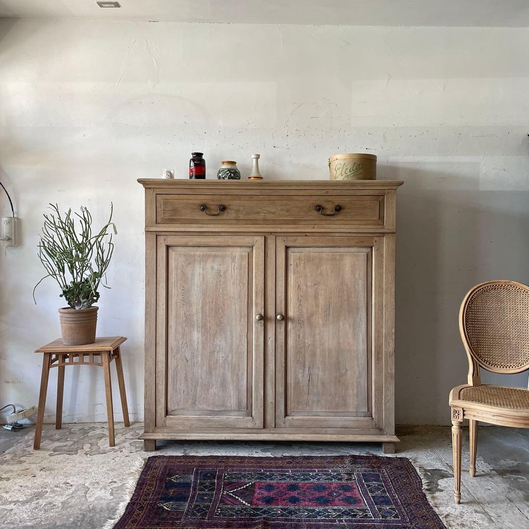 eauビンテージ ドロワーキャビネット 剥離