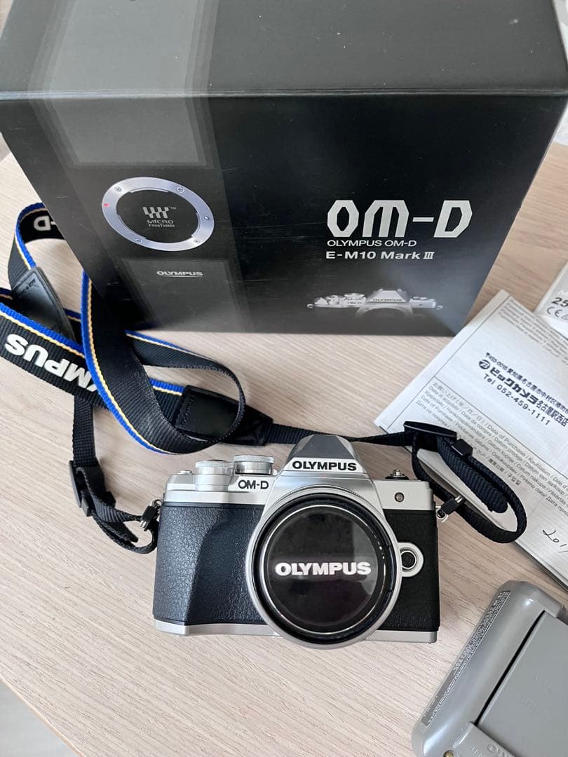 OLYMPUS OM-D E-M10 Mark III シルバー 本体