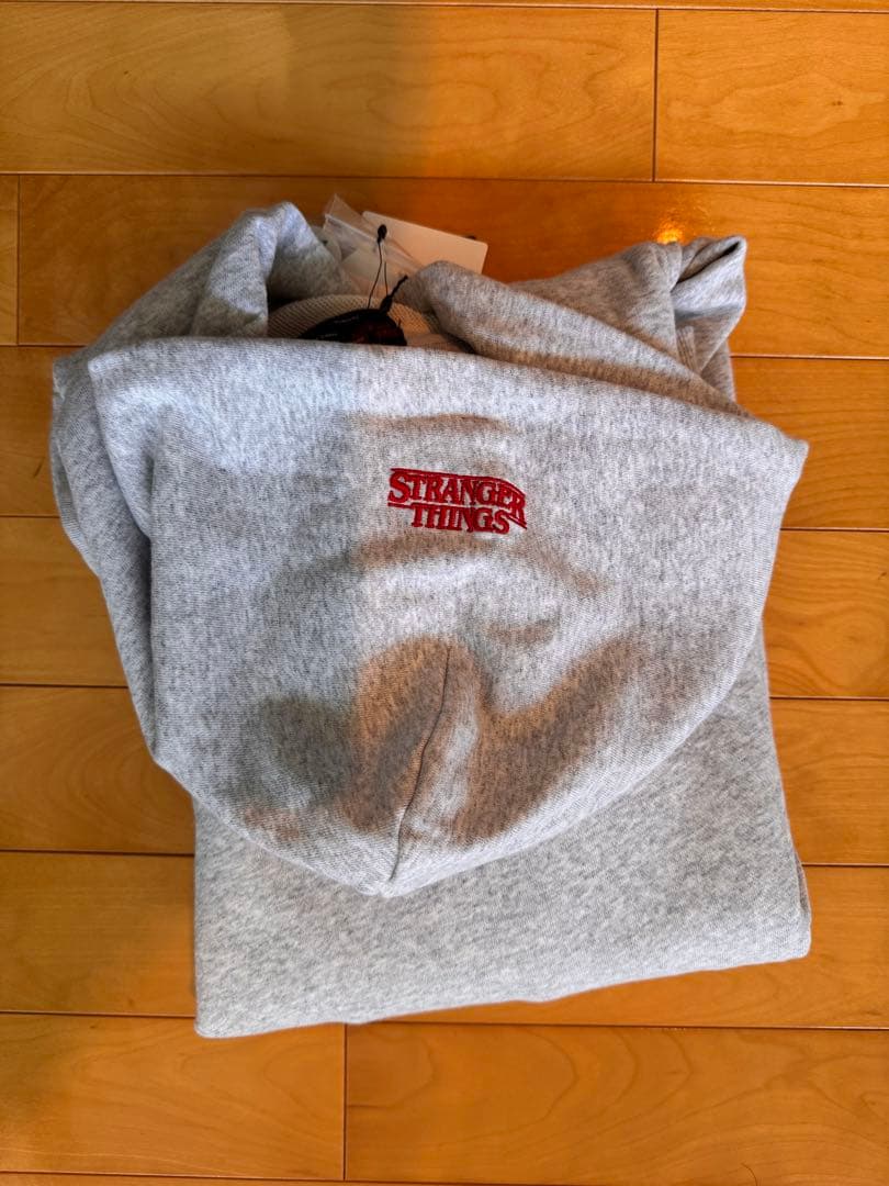 ストレンジャーシングス　ニコアンド　コラボパーカースウェット（クリアファイル付）