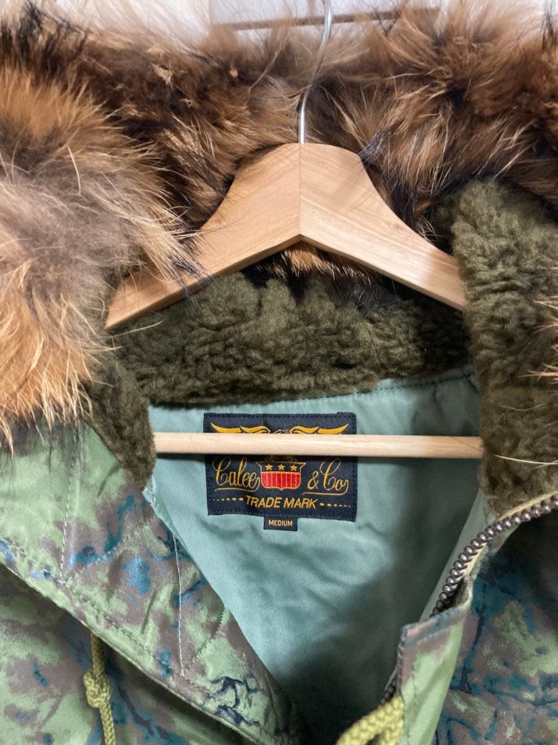 迷彩 ダウンジャケット フード付き