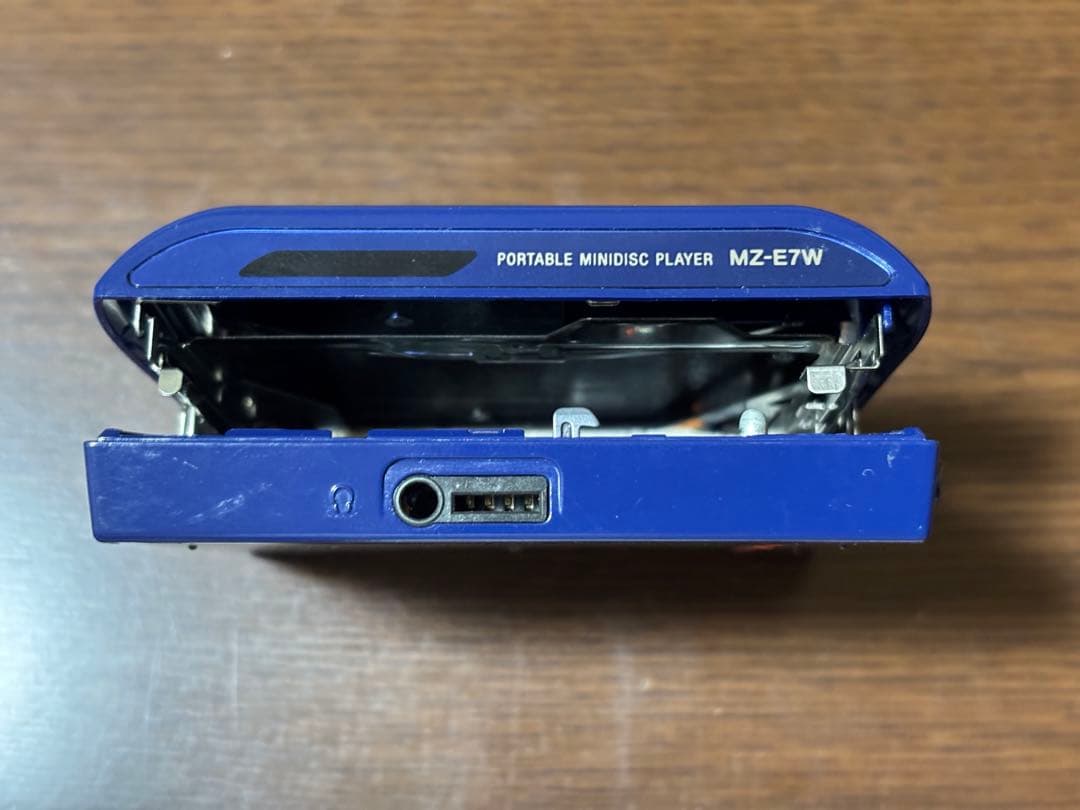 SONY MDウォークマン MZ-E7W BOSS仕様 傷あり 読み込み確認済み