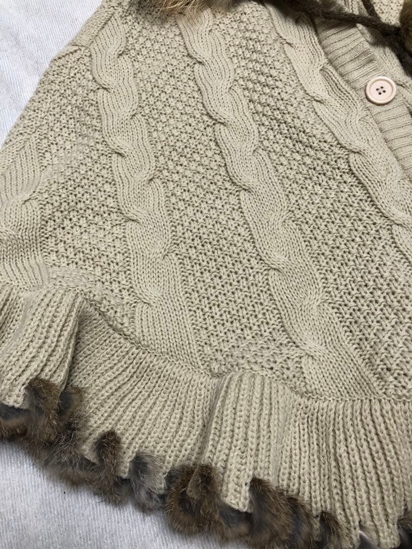 リズリサ系　ポンポン付きポンチョ　ケーブルニット