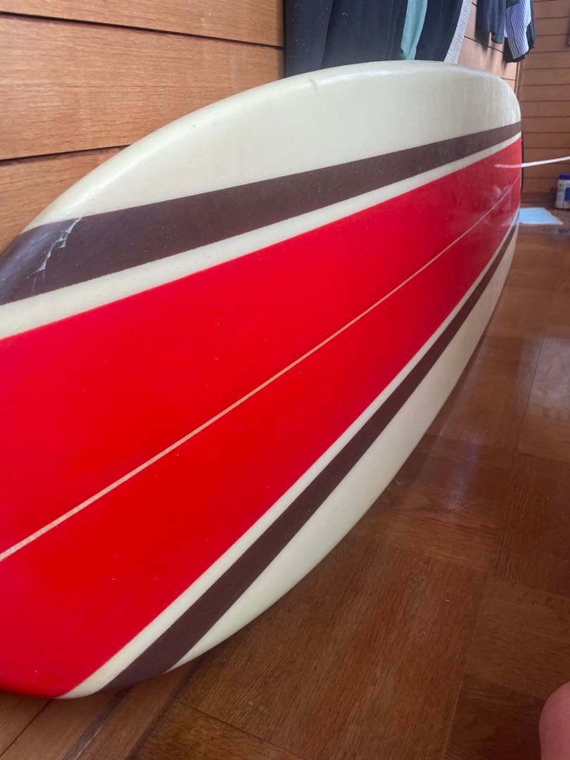 ロングボード赤とクリーム色 スライドインフィン９.5フィート