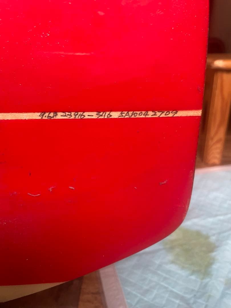 ロングボード赤とクリーム色 スライドインフィン９.5フィート