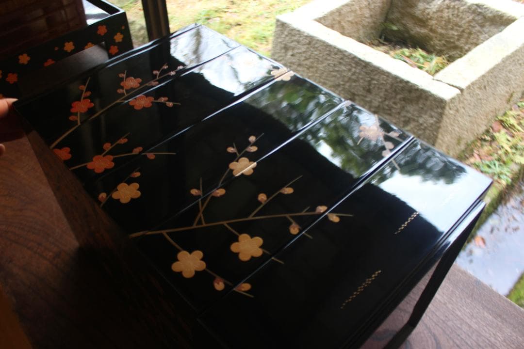 Mさま専用！上質内梨地黒漆に極上紅白梅蒔絵の映える台付五段重（検輪島塗重箱お重