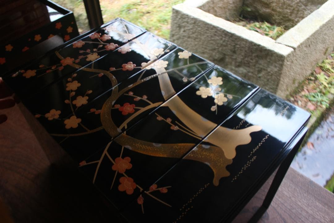 Mさま専用！上質内梨地黒漆に極上紅白梅蒔絵の映える台付五段重（検輪島塗重箱お重