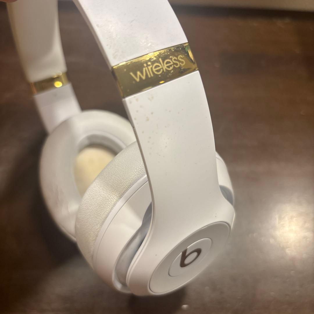 beatsホワイト ワイヤレスヘッドホン