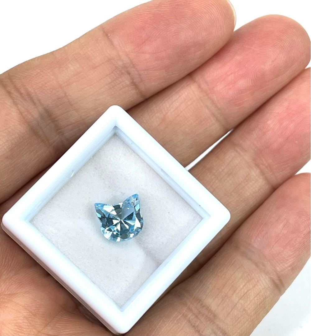 宝石ルース 『とても可愛いネコちゃんカット』高品質ブルートパーズの加工穴付です！