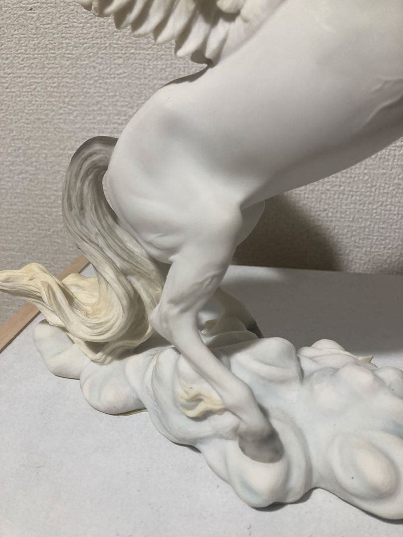 Veronese Design リアリングペガサス樹脂彫刻 ハンドペイント