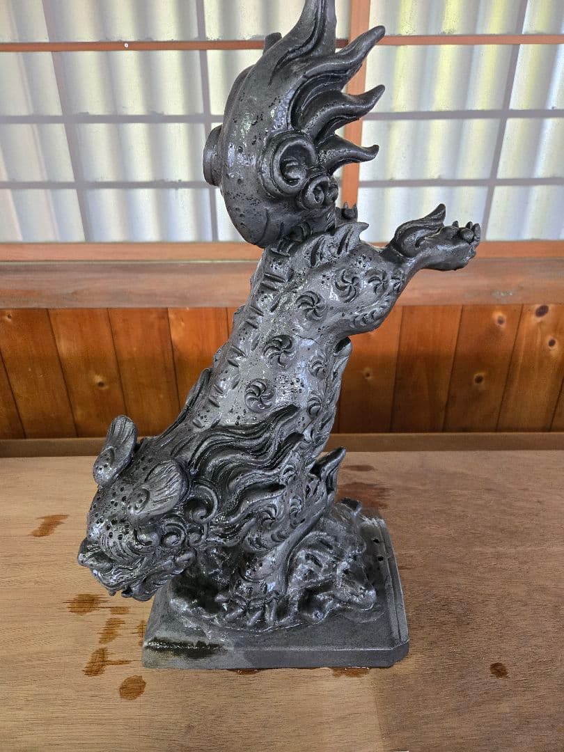 獅子の彫刻 黒色 約30cm
