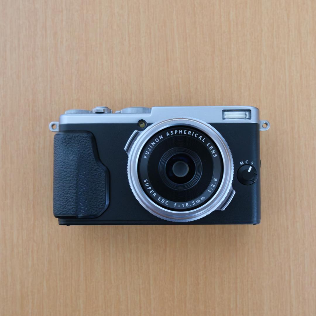 【美品】FUJIFILM X70 コンパクトデジタルカメラ